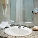 锡切斯皮卡迪利酒店 酒店 锡切斯