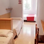 锡切斯皮卡迪利酒店 锡切斯