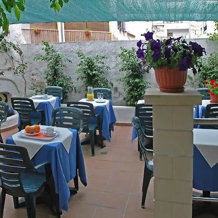 Piccadilly Szálloda 3*