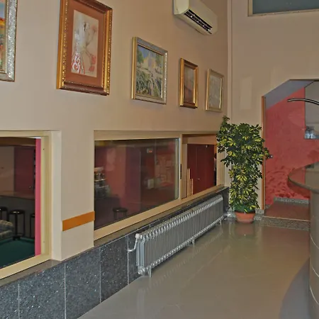 Piccadilly Hotel 3*