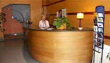 Piccadilly 3* סיטגס